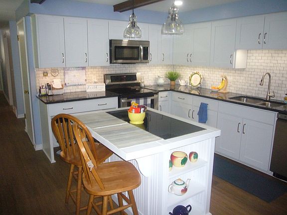 3rd image of 587 Biscayne Cir