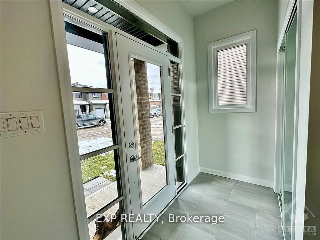 4 bed, $2,780 — Photo 2
