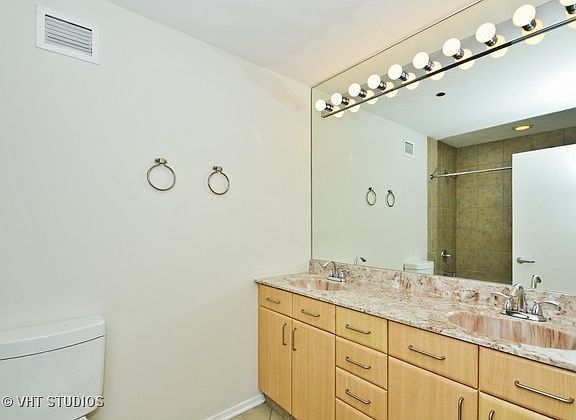 5th image of 330 N Jefferson St APT 1305