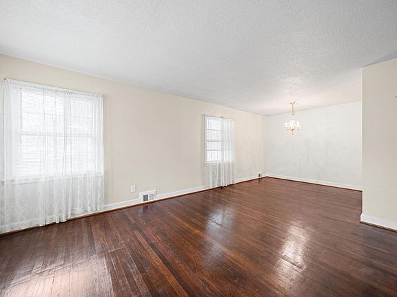 3rd image of 924 Stebondale Rd
