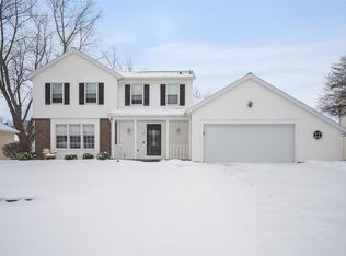 27 Applewood Dr, Rochester, NY 14612