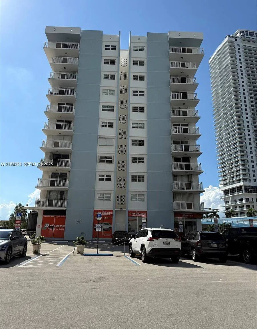 1801 S Ocean Dr — Photo 3