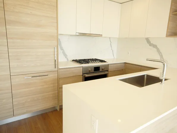 595 Austin Ave #2106, Coquitlam, BC V3K 0G7
