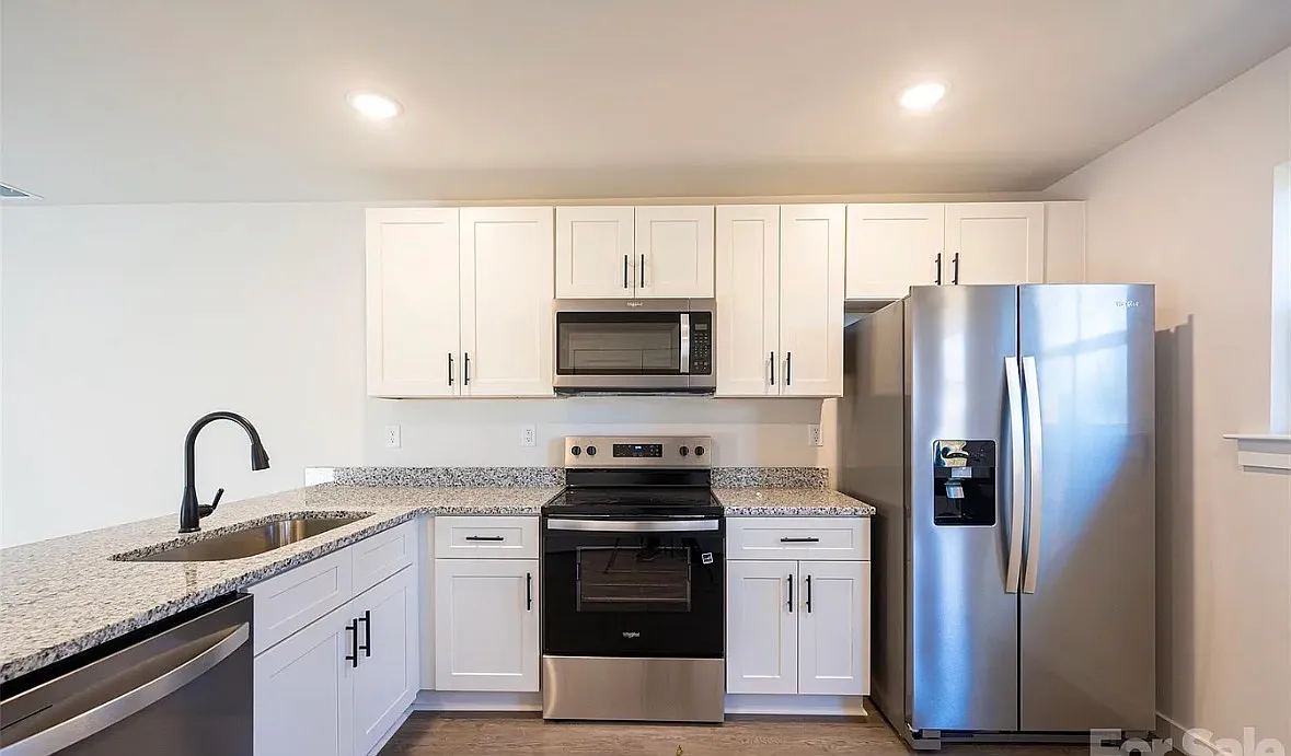 3 bed, 2.5 bath, 1333 sqft, $1,700 — Photo 4