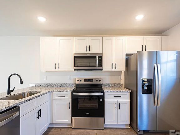 4th image of 1038 12th St NE
