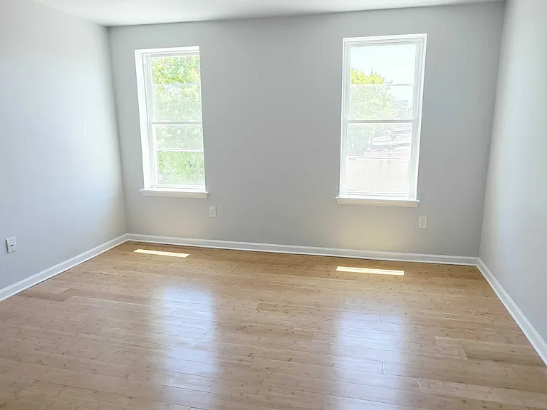 1530 Baker St — Photo 8