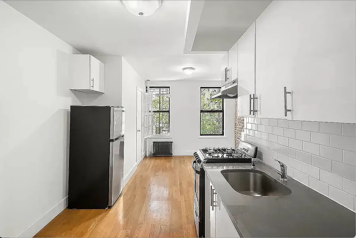 209 East Fourth Street — Photo 4