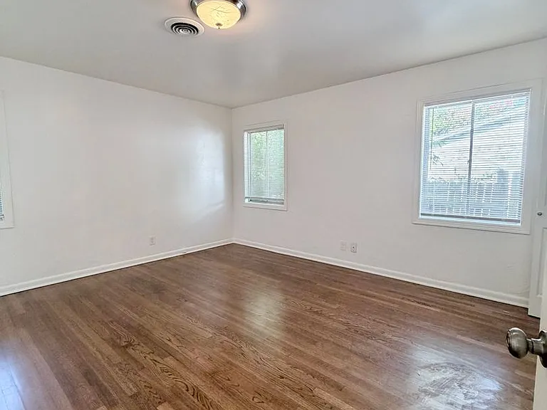610 Stephen St — Photo 6