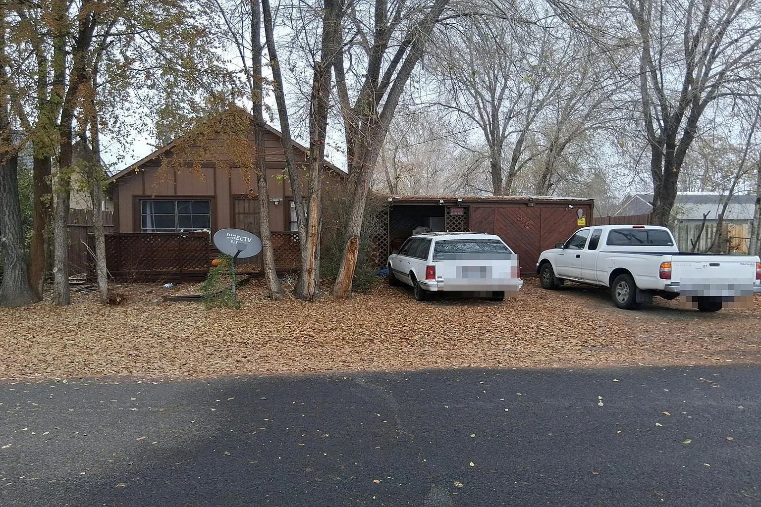 313 W Oak St photo 1