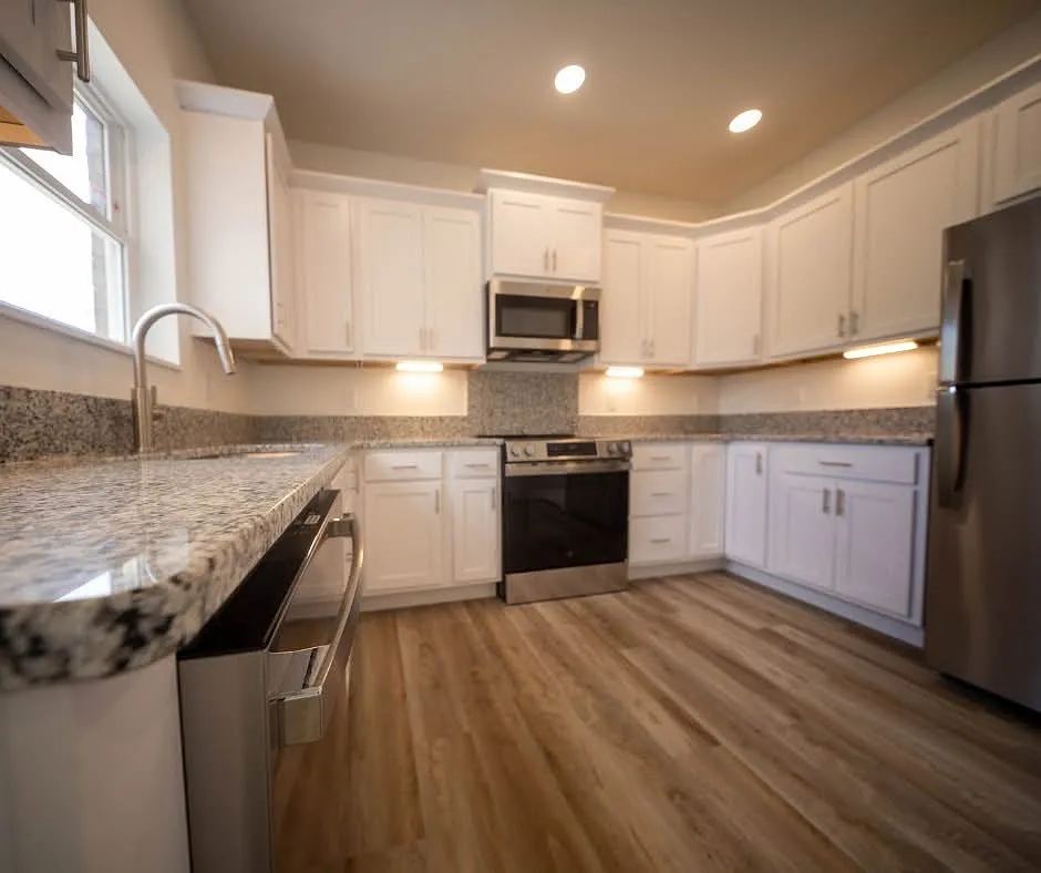 Bella Vista Condominiums — Photo 3