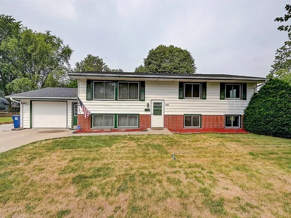 1425 Western Ave, Marengo, IA 52301