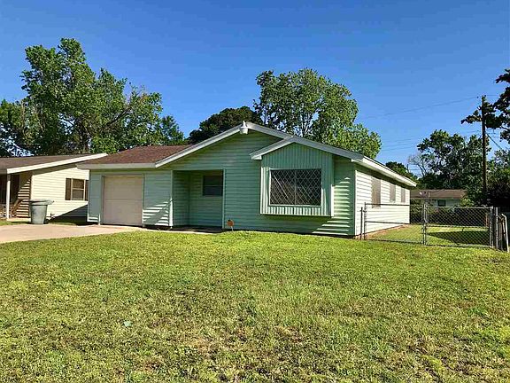3rd image of 3870 Broadmoor Dr