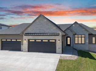 2505 S Meadowview Ave, Sioux Falls, SD 57110