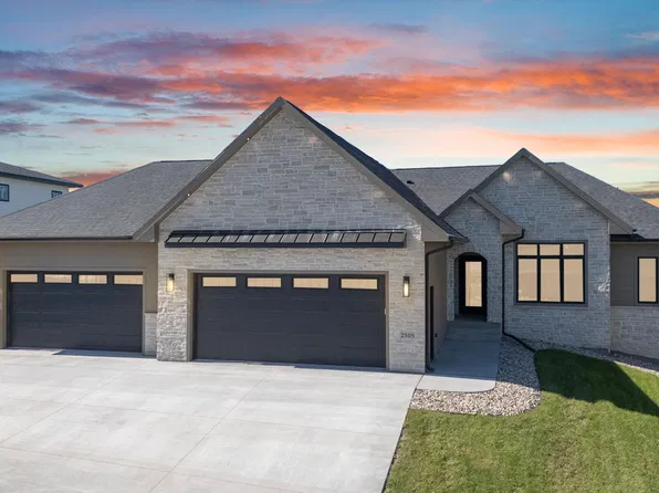 2505 S Meadowview Ave, Sioux Falls, SD 57110