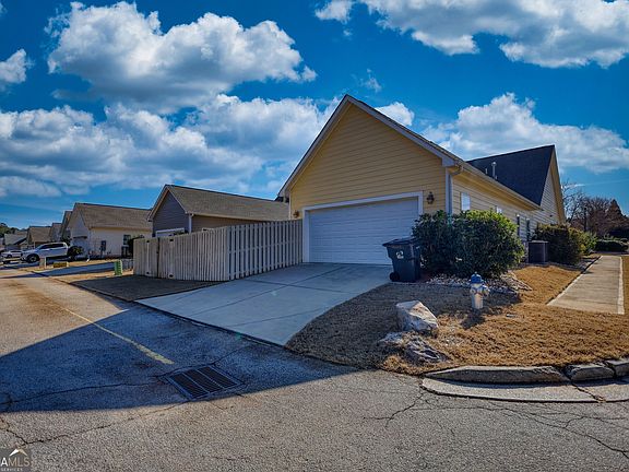 3rd image of 211 Tan Yard Rd