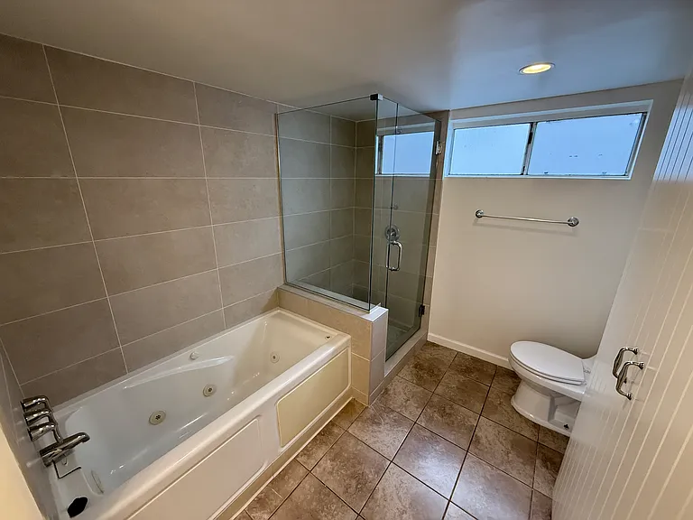 2204 S Bentley Ave #102 — Photo 13