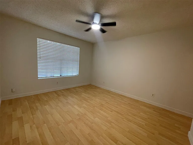 2031 Redwing Way — Photo 8