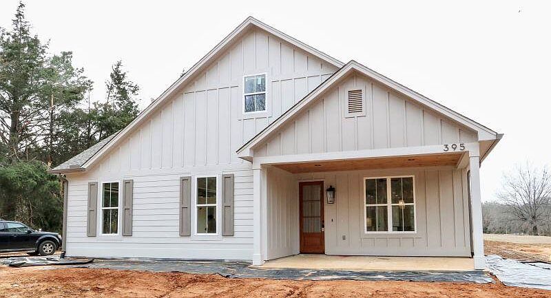 1st image of 395 King Rd