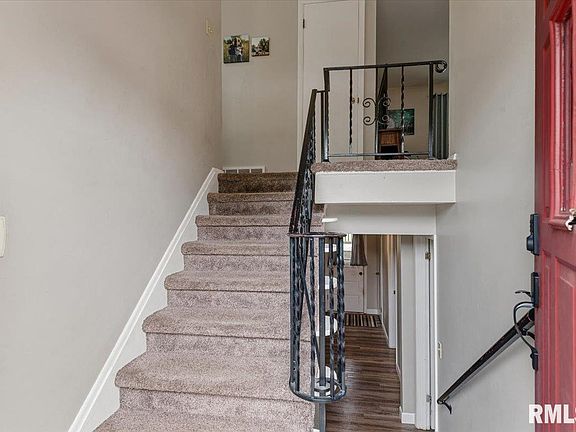 4th image of 301 Carrie Ln