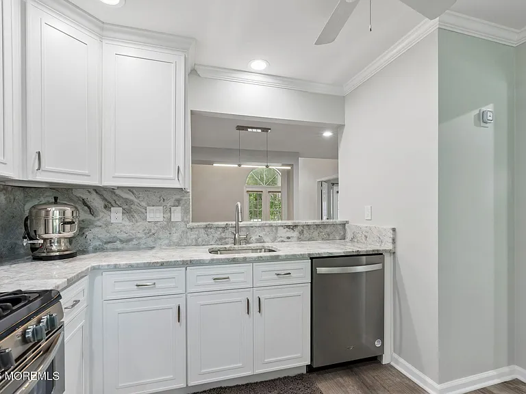 262 Daffodil Dr — Photo 6
