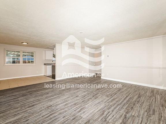 1578923_003_living_room_14071105.jpg