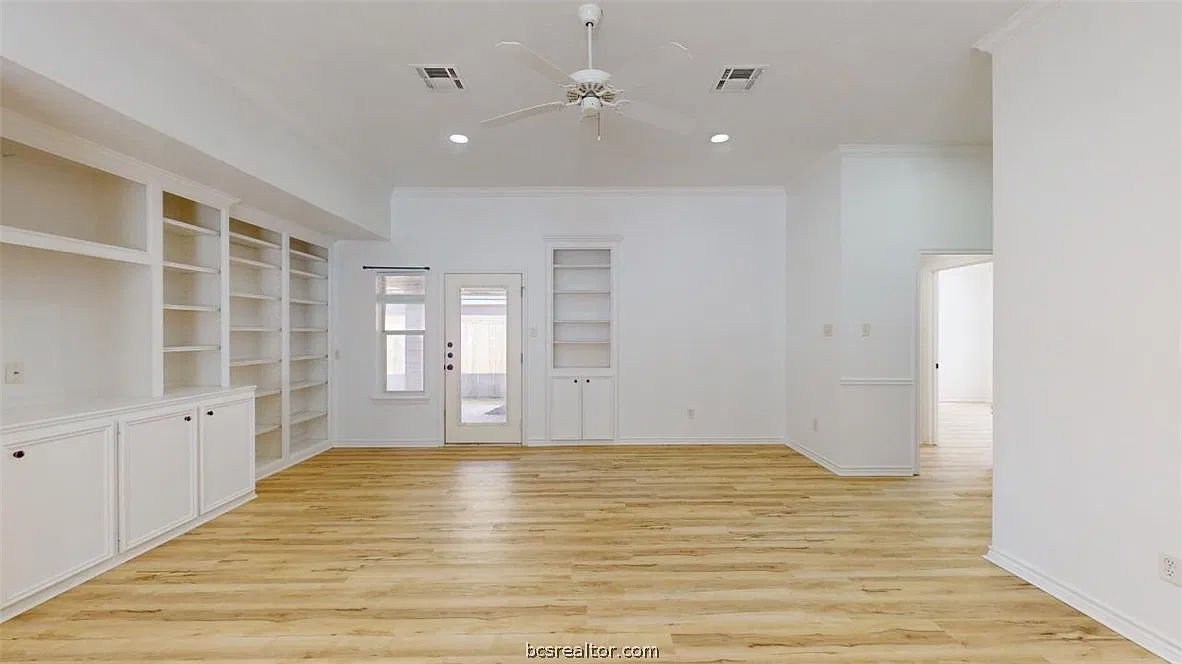4 bed, 2.0 bath, 1645 sqft, $2,300 — Photo 3