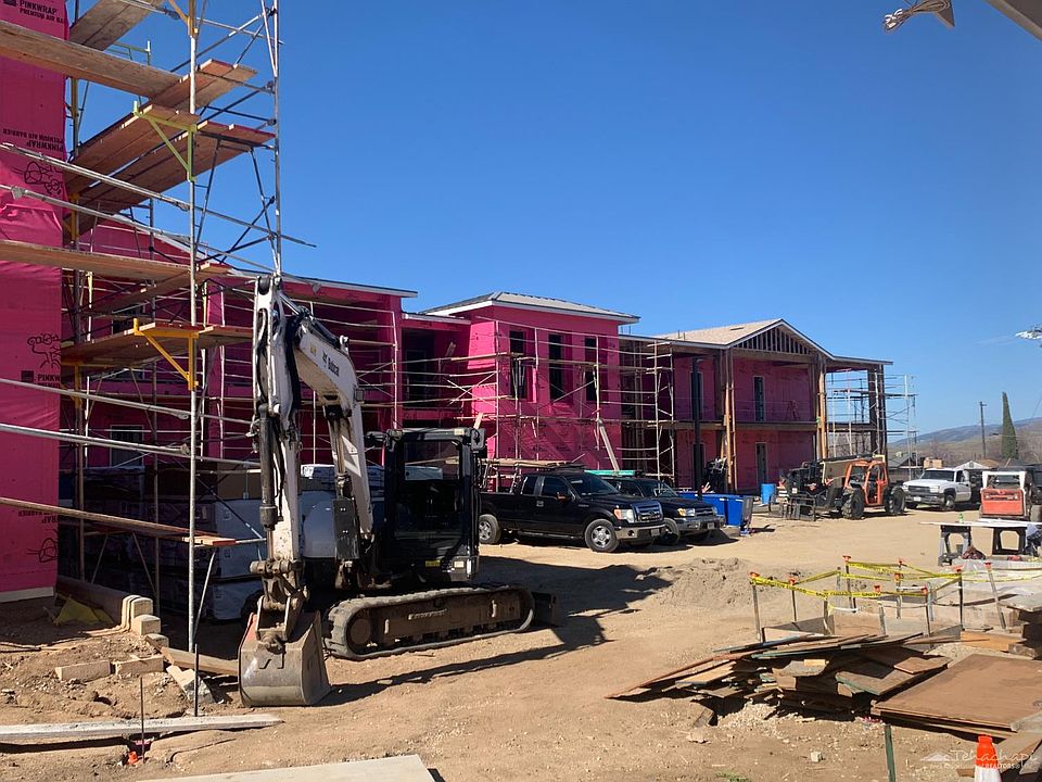 1st image of 210 Pinon St #4