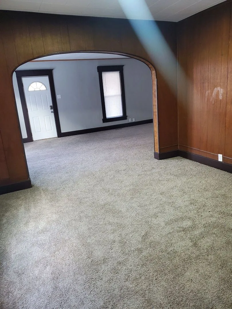 For Rent: 623 W 9th St. Spacious 3 Bedroom Home! Nice Porch! Pet Friendly! — Photo 3
