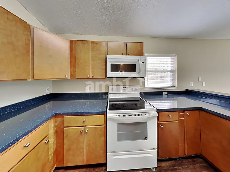 7011 Silverwood Dr — Photo 3