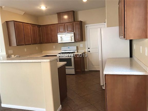 2nd image of 208 Copper Pine Ave