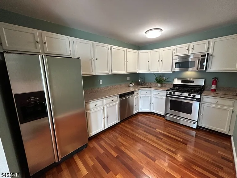 50 Pine St #J — Photo 5