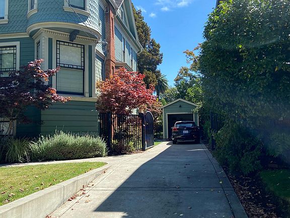 Tandem parking for up to 3 cars