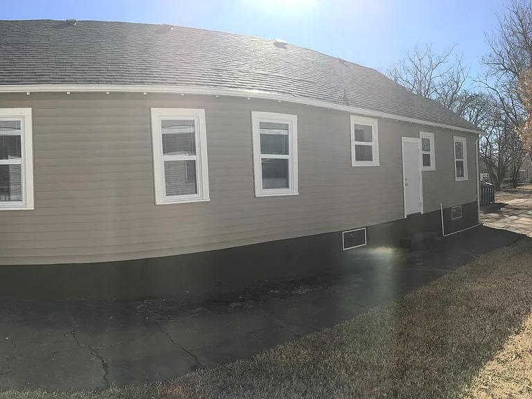 1335 SW Jennings Ave — Photo 3