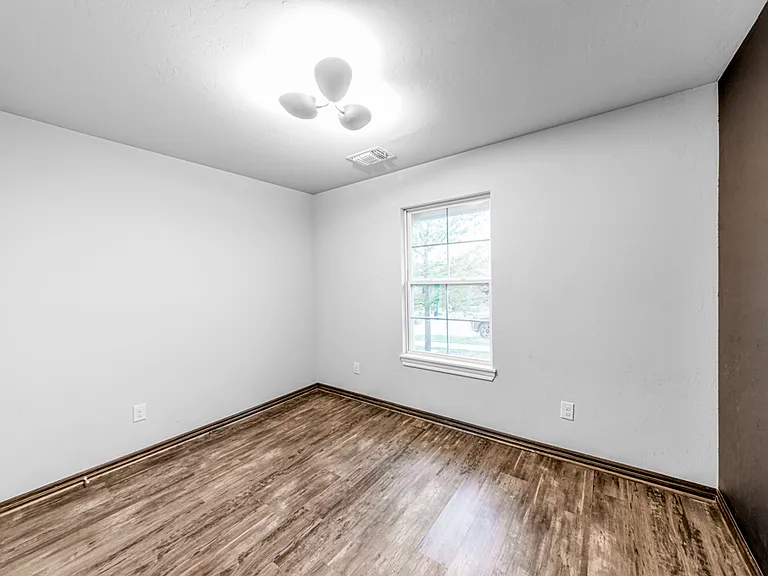 1213 S Landry Ln — Photo 15