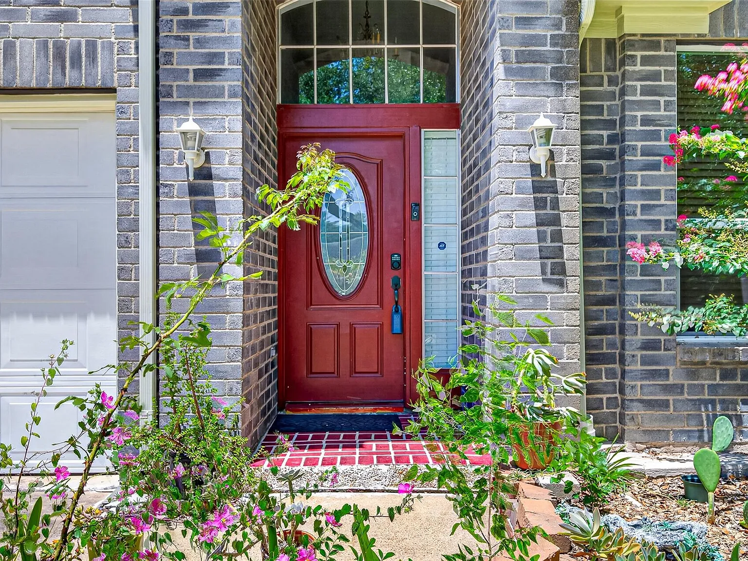 4 bed, 2.5 bath, 2288 sqft, $2,300 — Photo 4