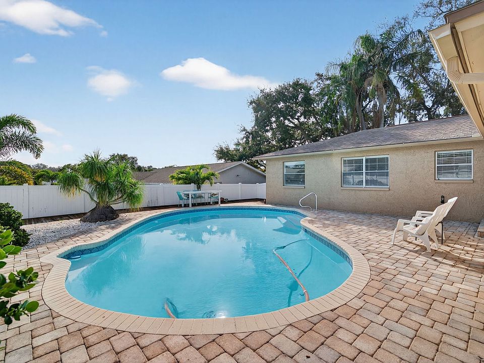 1st image of 8195 Coachlight Cir