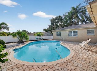 8195 Coachlight Cir, Seminole, FL 33776