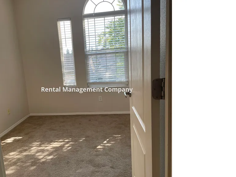 4020 N Fig Tree Ln — Photo 5