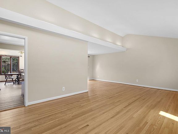 5th image of 5108 Viking Rd
