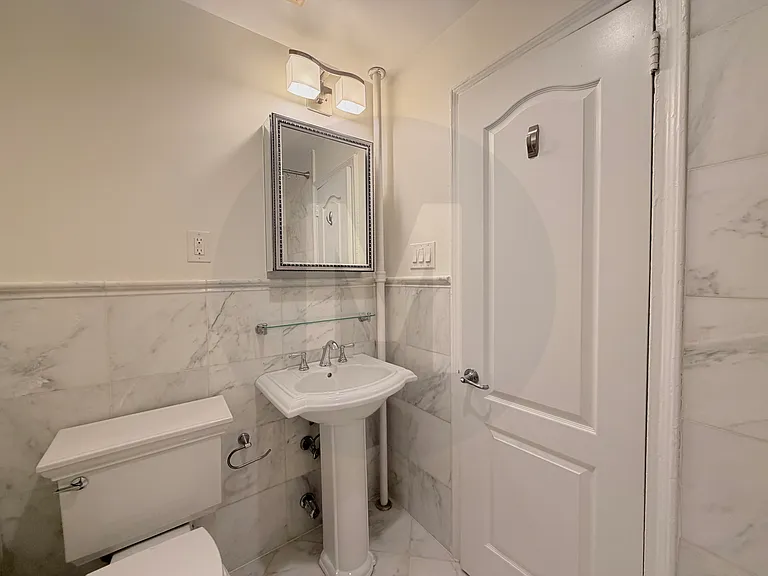 1057 1st Ave #4 — Photo 9