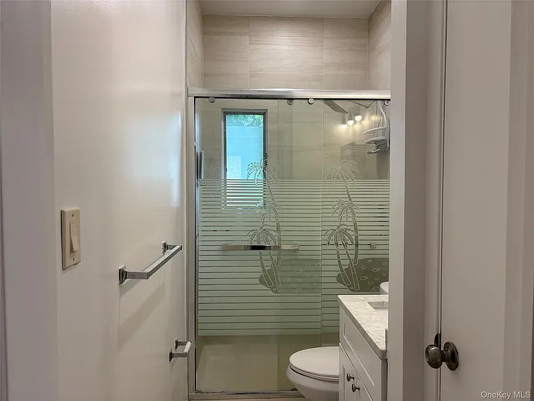 130 S Middle Neck Rd #6 — Photo 6
