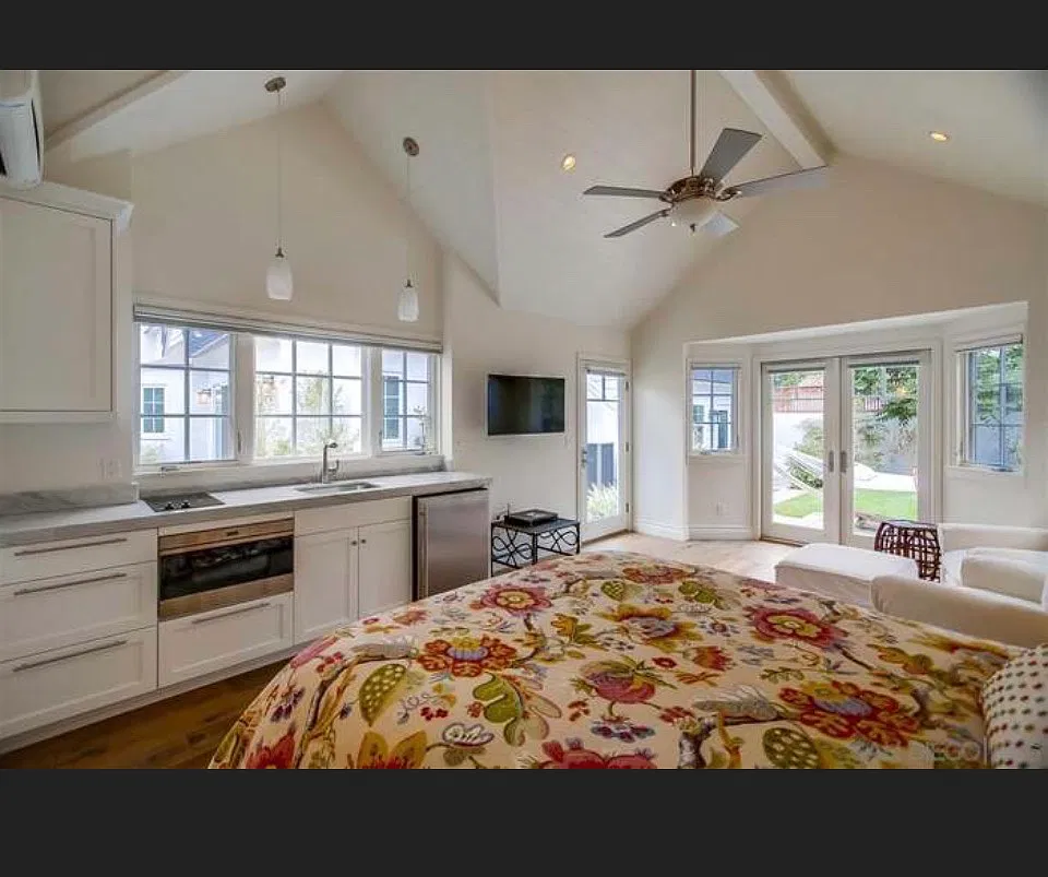 5 bed, 5.5 bath, 3609 sqft, $14,995 — Photo 4