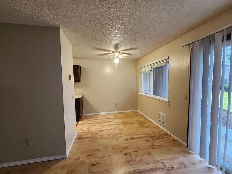 Alpha Park Apartments — Photo 15