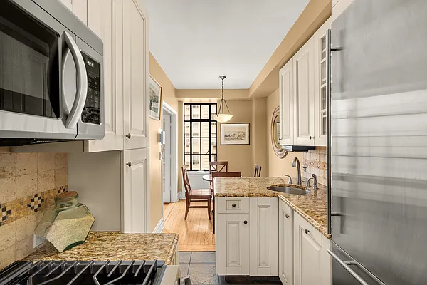 Rented by Douglas Elliman | media 3