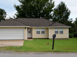 425 Bridgeview St, Bridge City, TX 77611