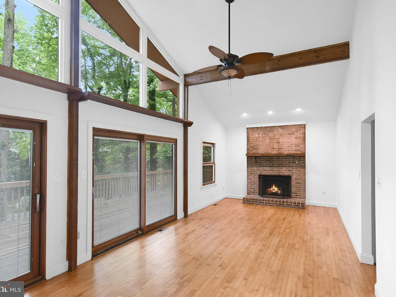 4 bed, 3.0 bath, 1320 sqft, $3,000 — Photo 3