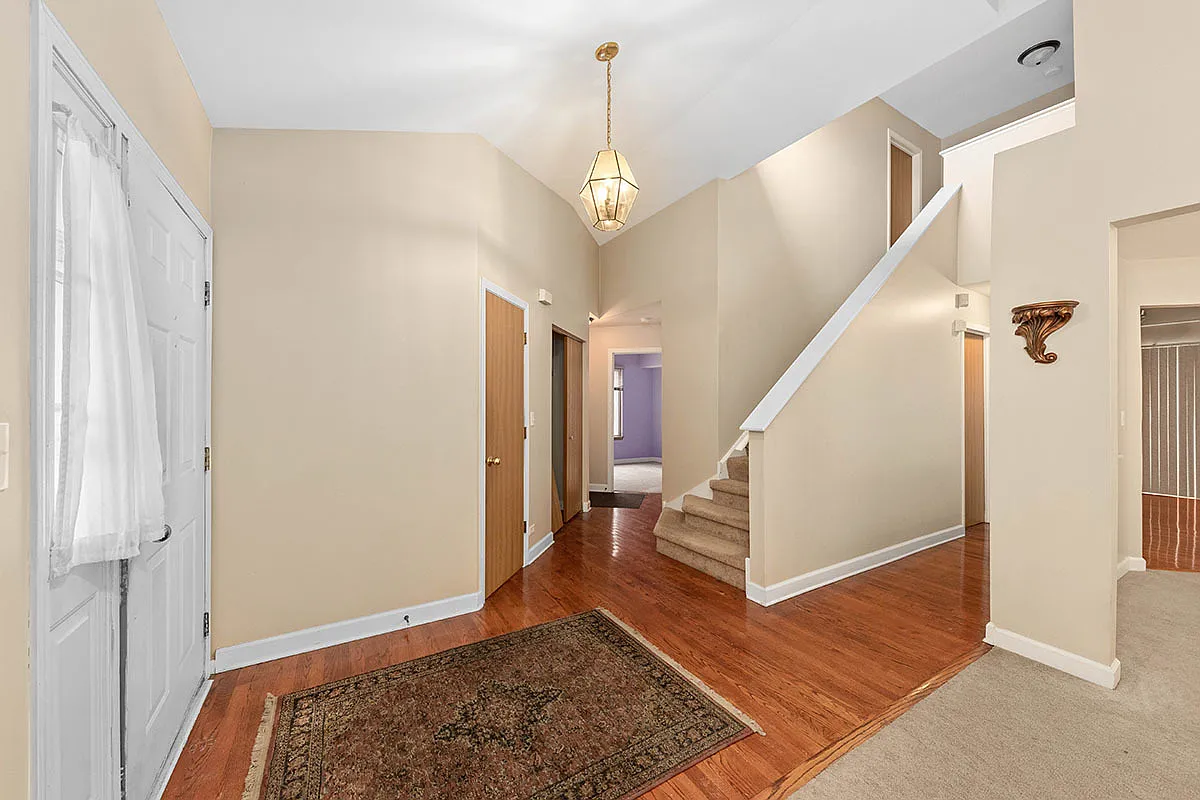 4 bed, 1920 sqft, $3,100 — Photo 2