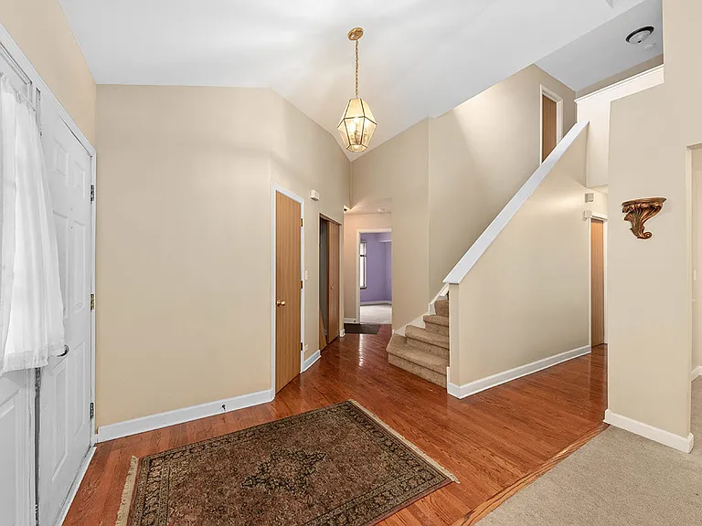 3202 Whitney Rd — Photo 2