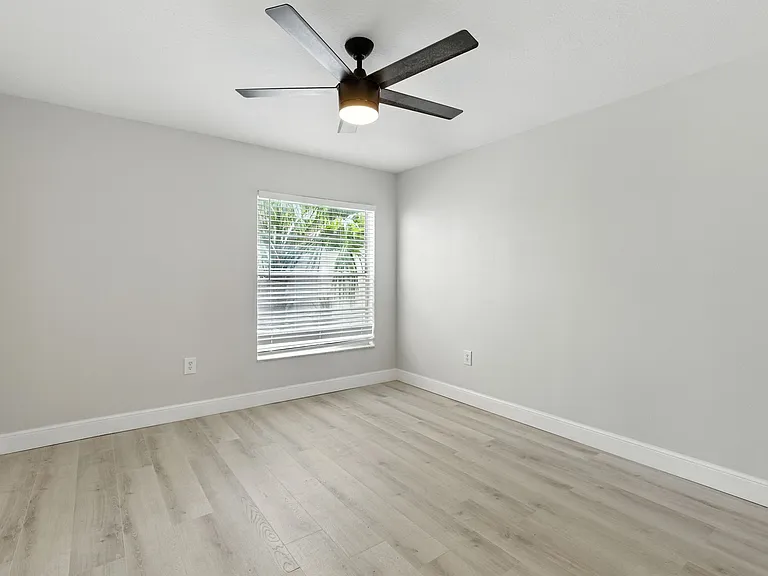 408 S Tampania Ave — Photo 12