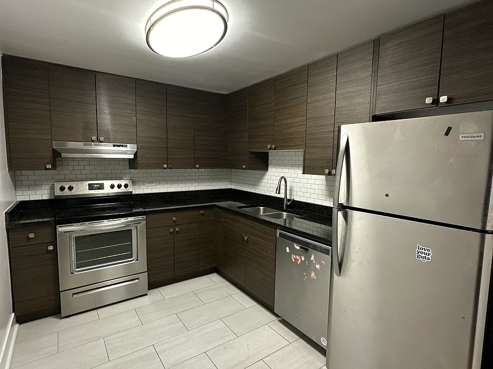 527 N Quentin Rd #409